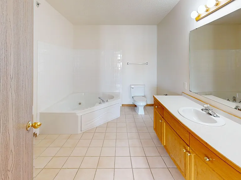 Dakota Park Apartments — Photo 18
