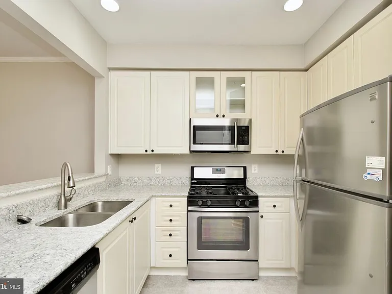 2324 Henshaw Pl #3 — Photo 8