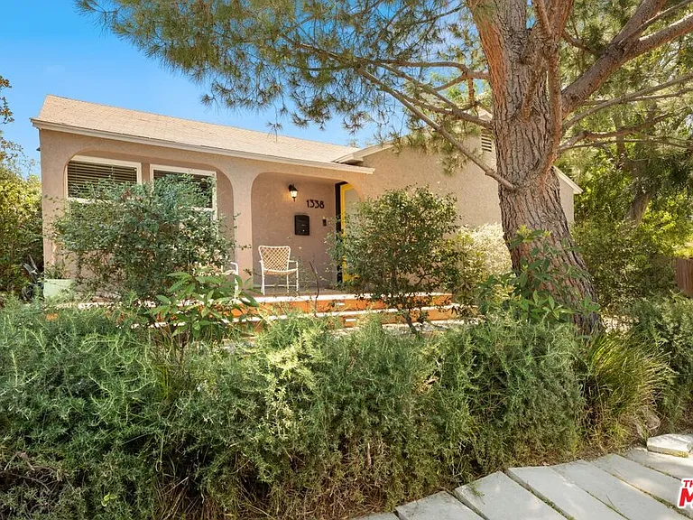 1338 Montecito Cir — Photo 35