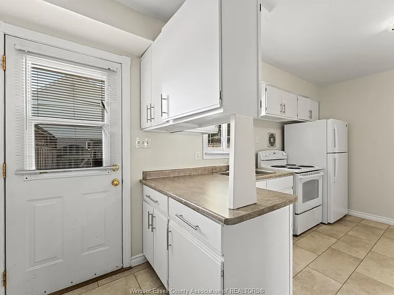 272 Victoria St S #40 — Photo 16