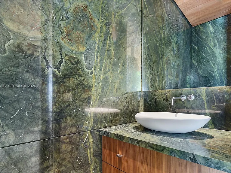 825 E Dilido Dr — Photo 12