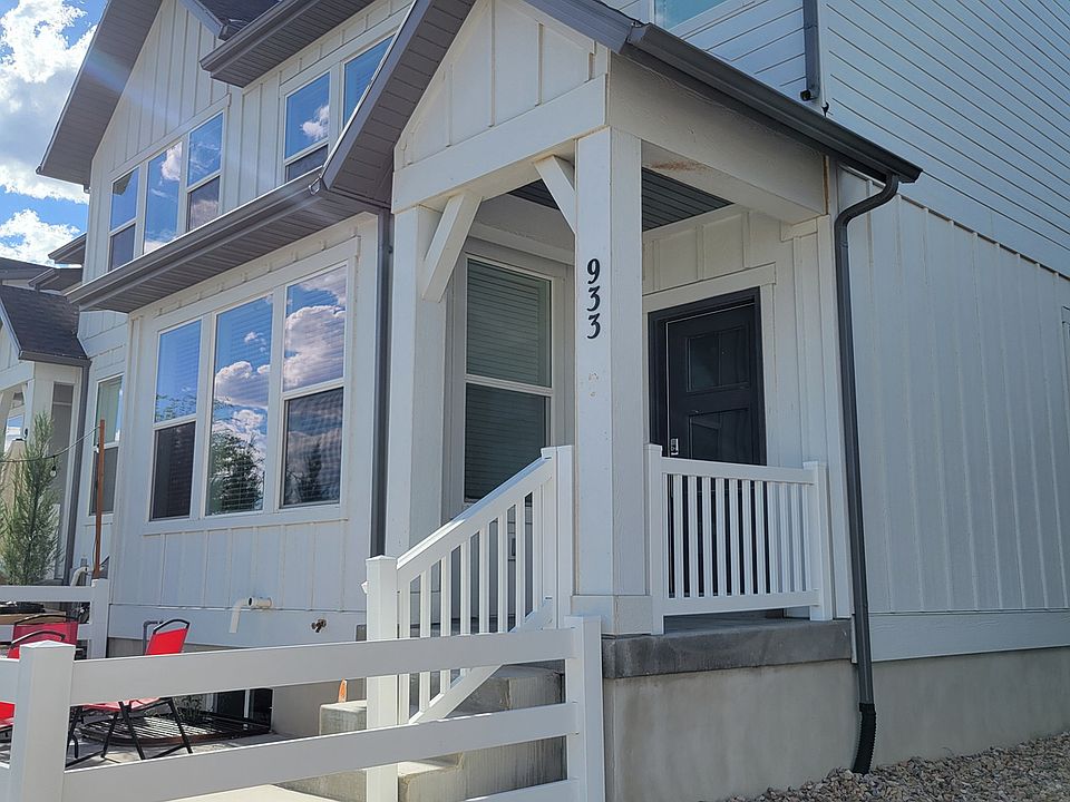 1st image of 933 W Sunspear Dr