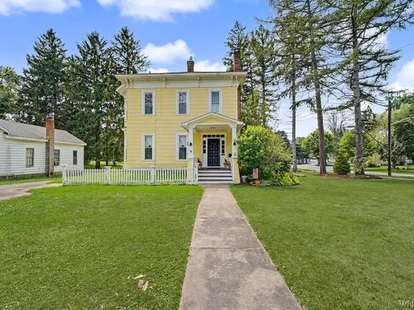 9 Maple Ave, Franklinville, NY 14737