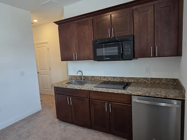 1505 Harvard Way — Photo 3