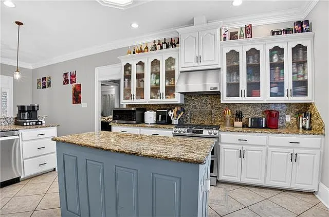 4 bed, 3.5 bath, 2596 sqft, $4,200 — Photo 4