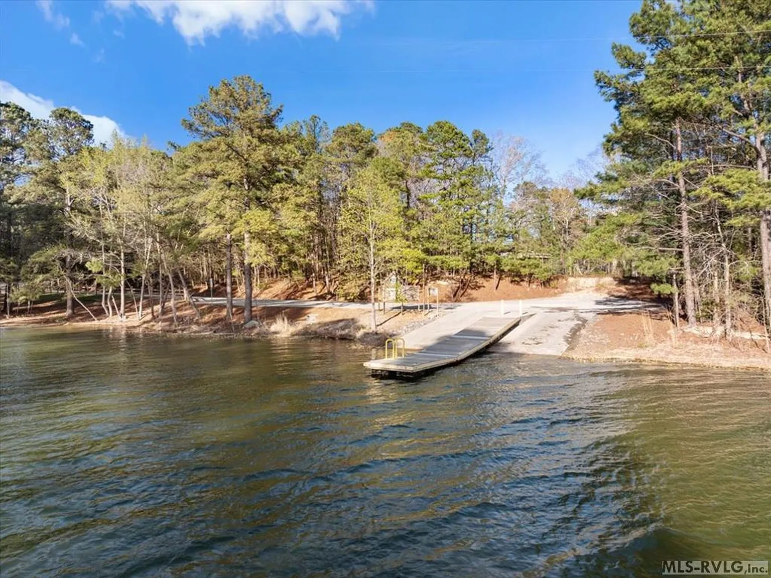 Enjoy Low-Maintenance Main Lake Living — Photo 2