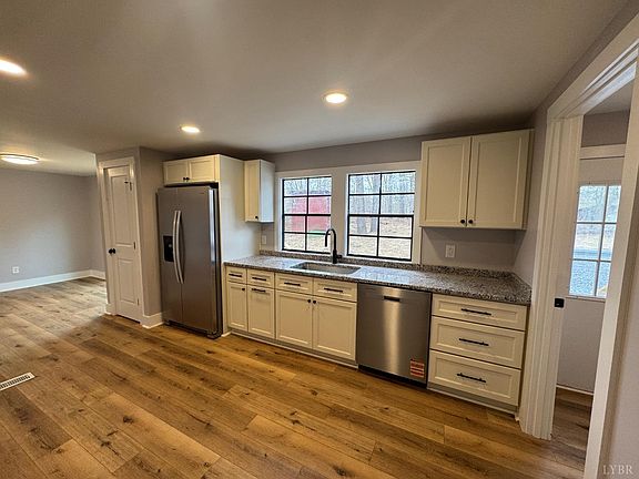 5th image of 137 Ridgeview Ln