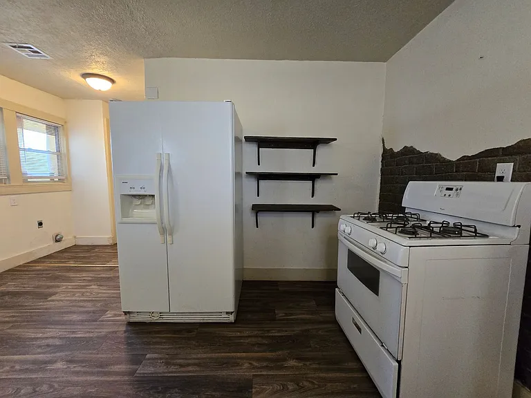 617 N Bonita Ave — Photo 5