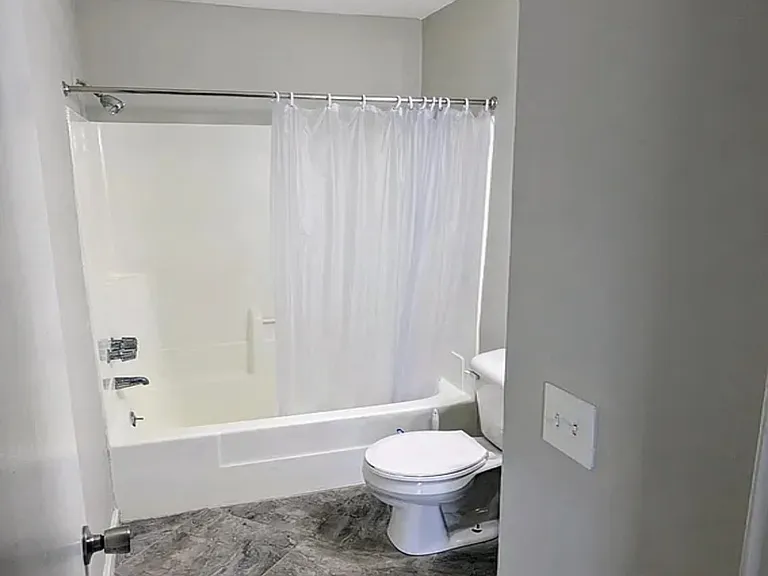 140 Doctor Cir #C — Photo 10