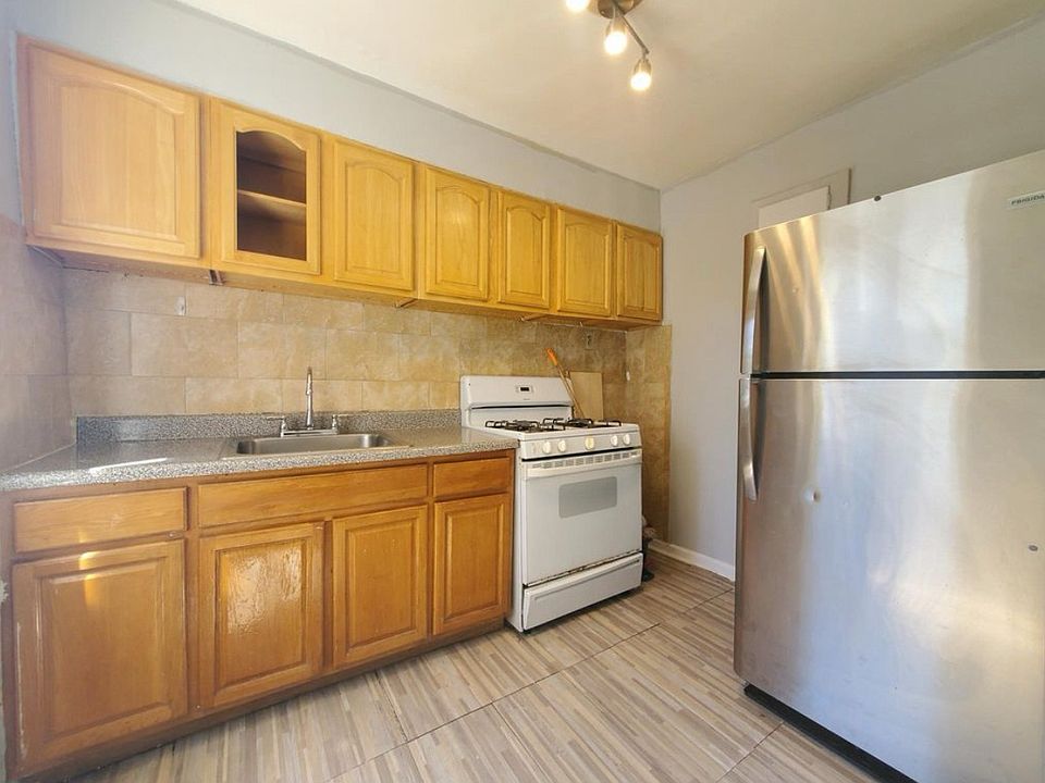 1st image of 70 Crawford St #Cpm7