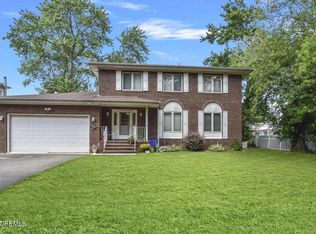 29 Maple Street, Middletown, NJ 07758