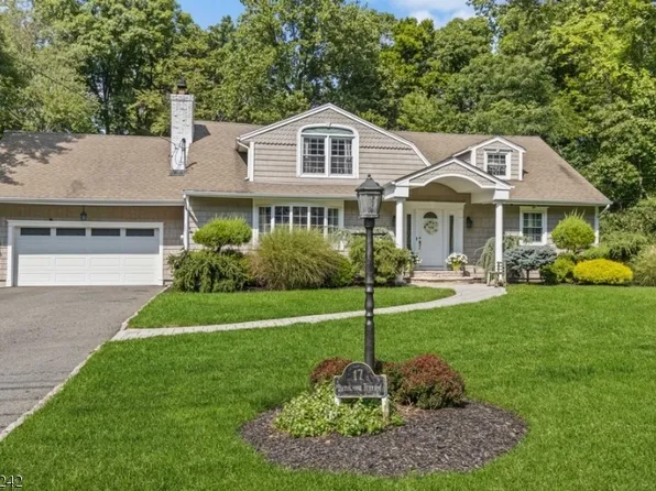 17 Brookside Ter, North Caldwell Boro, NJ 07006