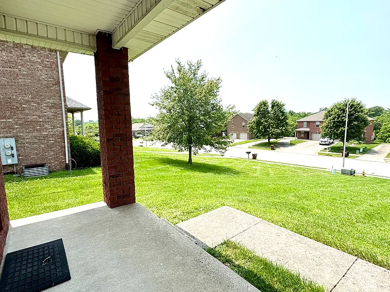 638 Hampton Way #B — Photo 35