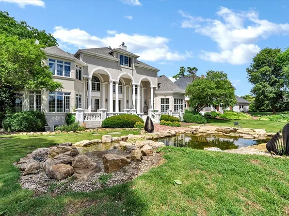 4206 Royal Fox Dr, St Charles, IL 60174