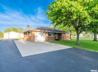 13324 Cedar St, Manito, IL 61546