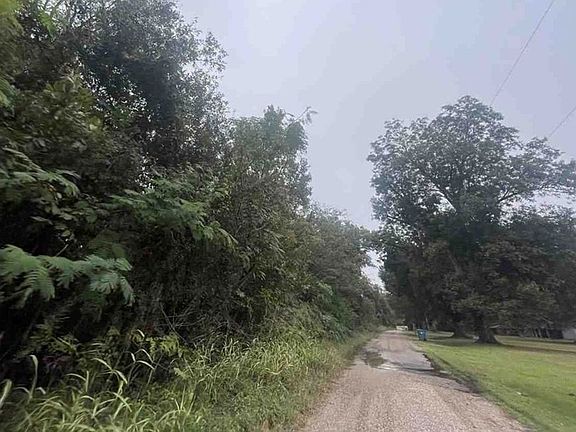 Exterior Neighborhood (street photo)