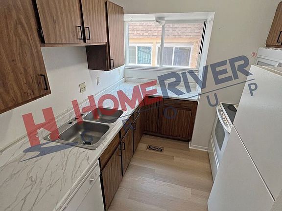 5th image of 1015 Holli Springs Ln #11078376