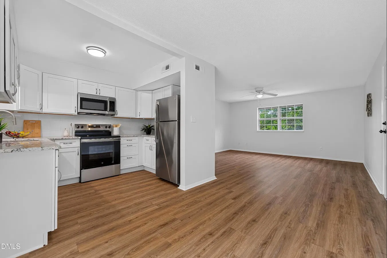 2 bed, 1010 sqft, $1,500 — Photo 3