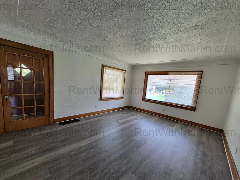 137 Hope Ave — Photo 3