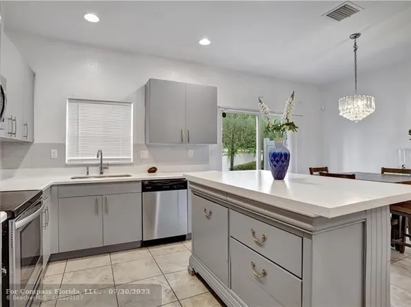 1005 NW 41st Ave, Lauderhill, FL 33313