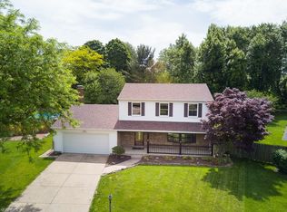 123 Hilltop Cir, Elyria, OH 44035