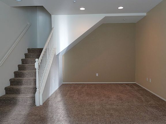 5th image of 27544 Papillion St Unit 3