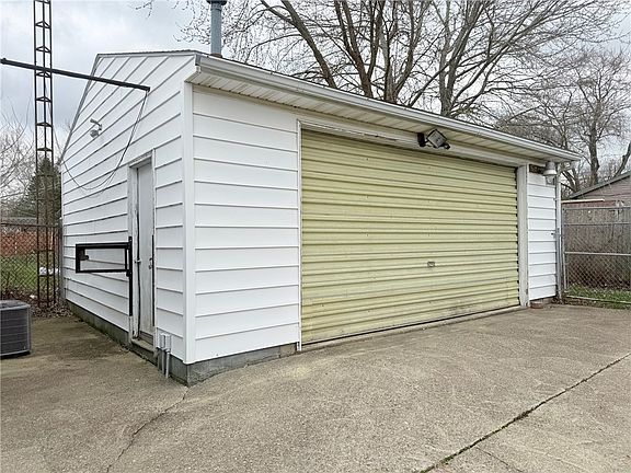 3rd image of 1233 Albemarle Rd