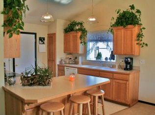 934 Hazelnut Ln, Springfield, OR 97478