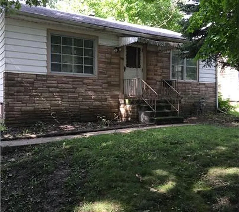 1411 Greenbriar Dr