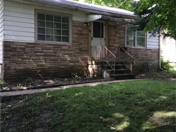 1411 Greenbriar Dr, Champaign, IL 61820