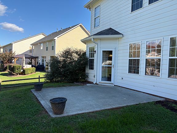 4th image of 118 Middleton Pl