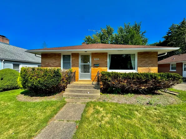 909 Leith Ave, Waukegan, IL 60085