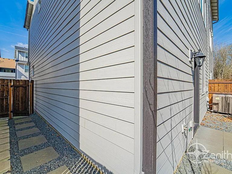 14425 NE 22nd Ave — Photo 29