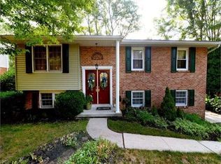 218 Forest Rd, Pottsville, PA 17901