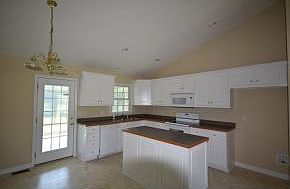 4th image of 2905 Jones Dr