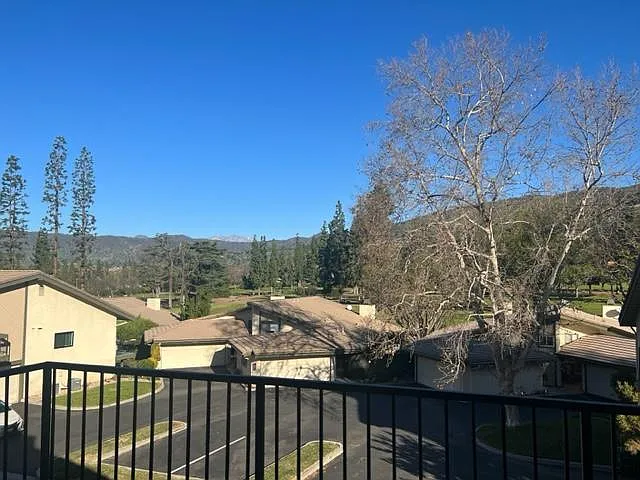 2411 E Greenview Dr — Photo 1