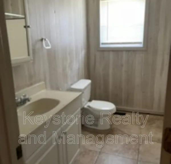410 Lucky Debonair St #B — Photo 5