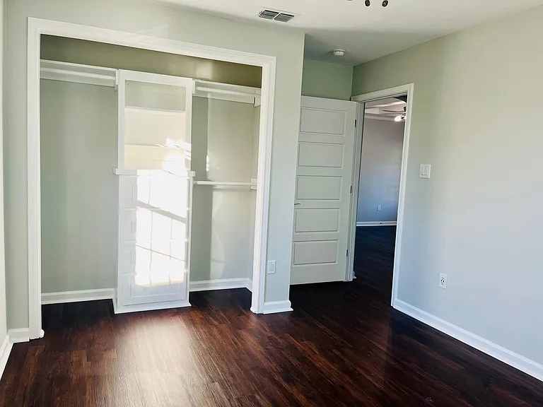 4413 Moravian Dr — Photo 17