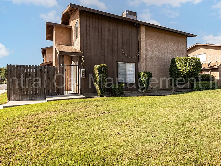 7901 S Laurelglen Blvd #A-D — Photo 1