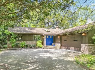308 Corning Dr, Bratenahl, OH 44108