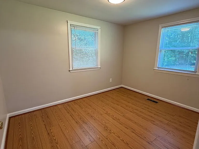 1003 Montgomery St — Photo 16