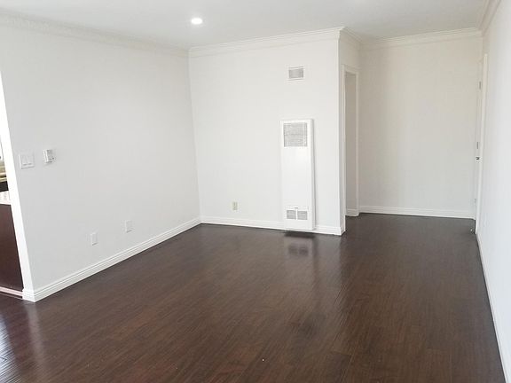 3rd image of 628 N Harvard Blvd