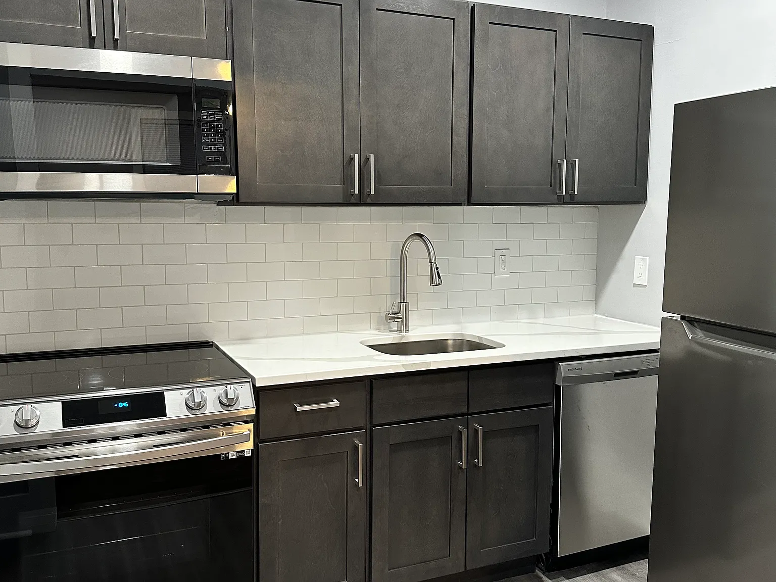 1 bed, 800 sqft, $1,350 — Photo 3