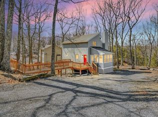 104 Durham Dr, Bushkill, PA 18324