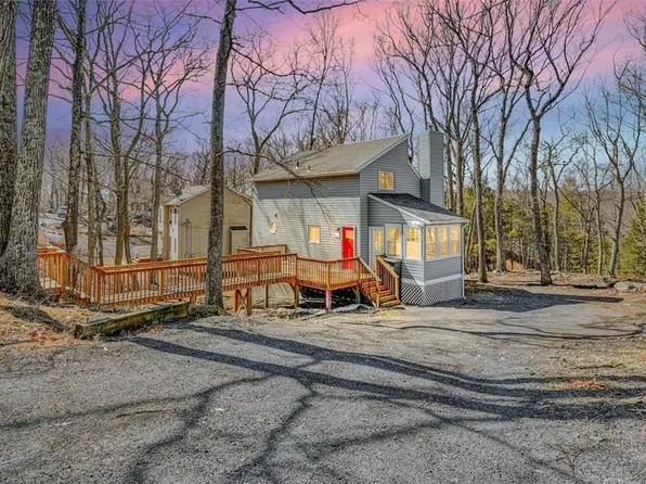 104 Durham Dr, Bushkill, PA 18324