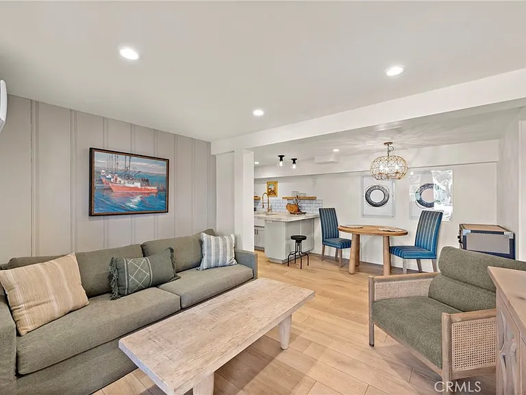 233 Cajon St — Photo 4