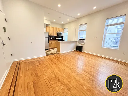 Rented by Realty 2000 Corp | media 4