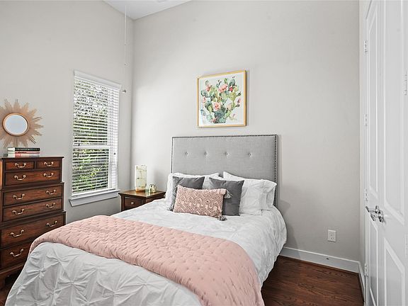 4th image of 5809 E Post Oak Ln