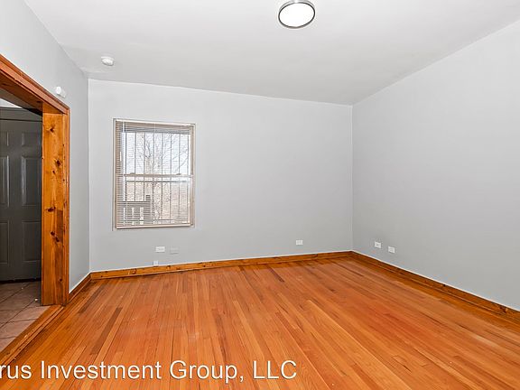3rd image of 6046 S Fairfield Ave #2B