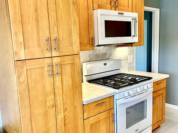 5th image of 352 Waverley St #3
